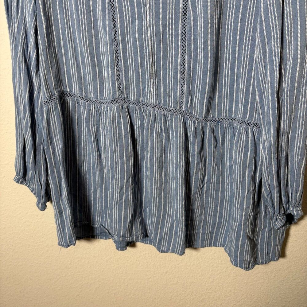 Fever Blouse Women's Medium V-Neck Blue Striped 3/4 Sleeve Shirt Top Casual - Picture 4 of 8